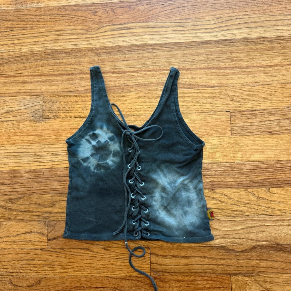 Lace-Up Tie-Dye Crop Top in Black and Gray